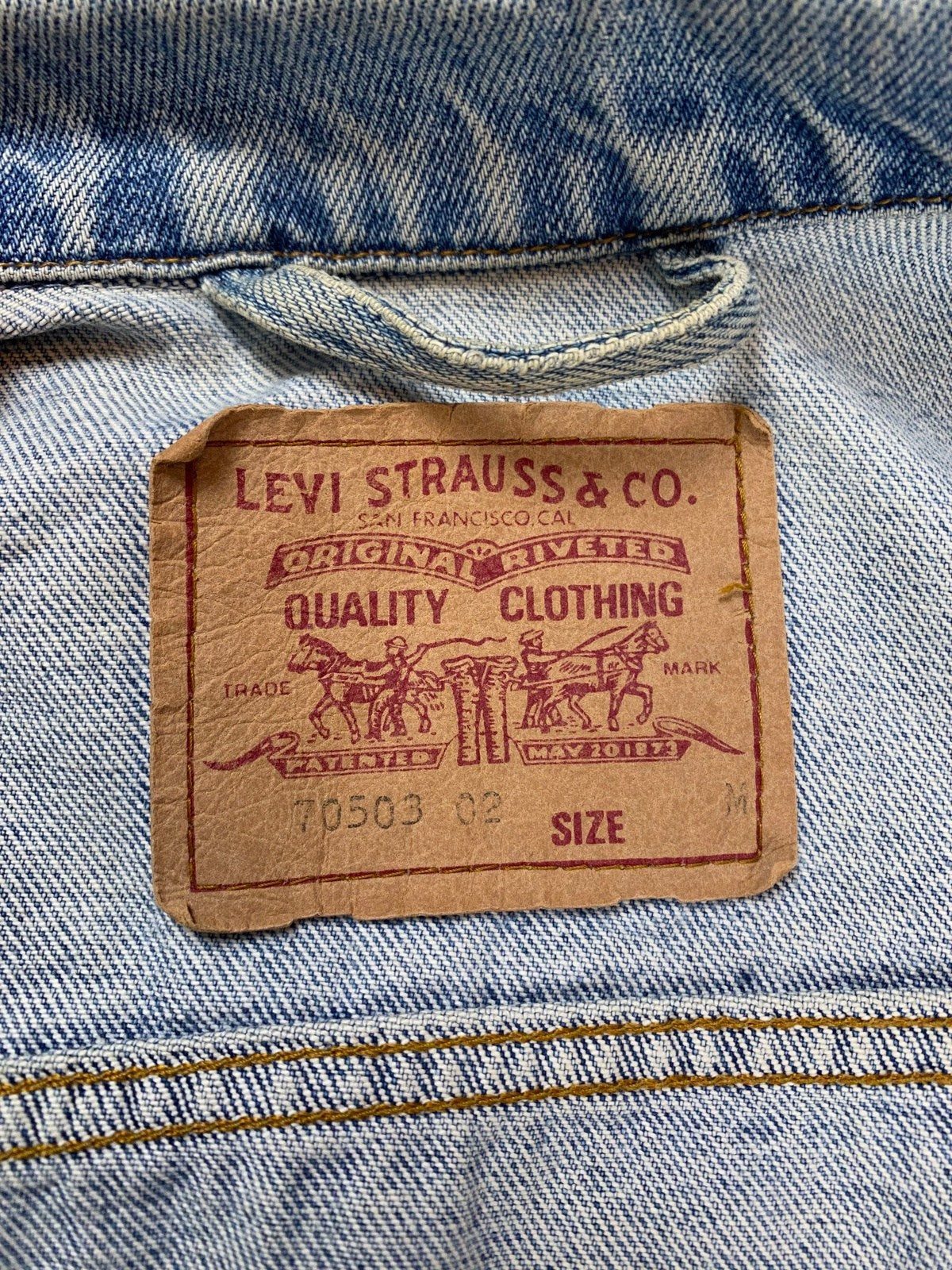 Vintage Levi‘s Jeansjacke Hellblau Verwaschen M - Basic Coole Herren Jacke Vintage Klamotten, Secondhand Klamotten, Retro Mode, Nachhaltige Mode, Einzigartige Stücke, Zeitlose Mode, Umweltfreundliche Kleidung, Stilvolle Secondhand Mode, Hochwertige Vintage Kleidung