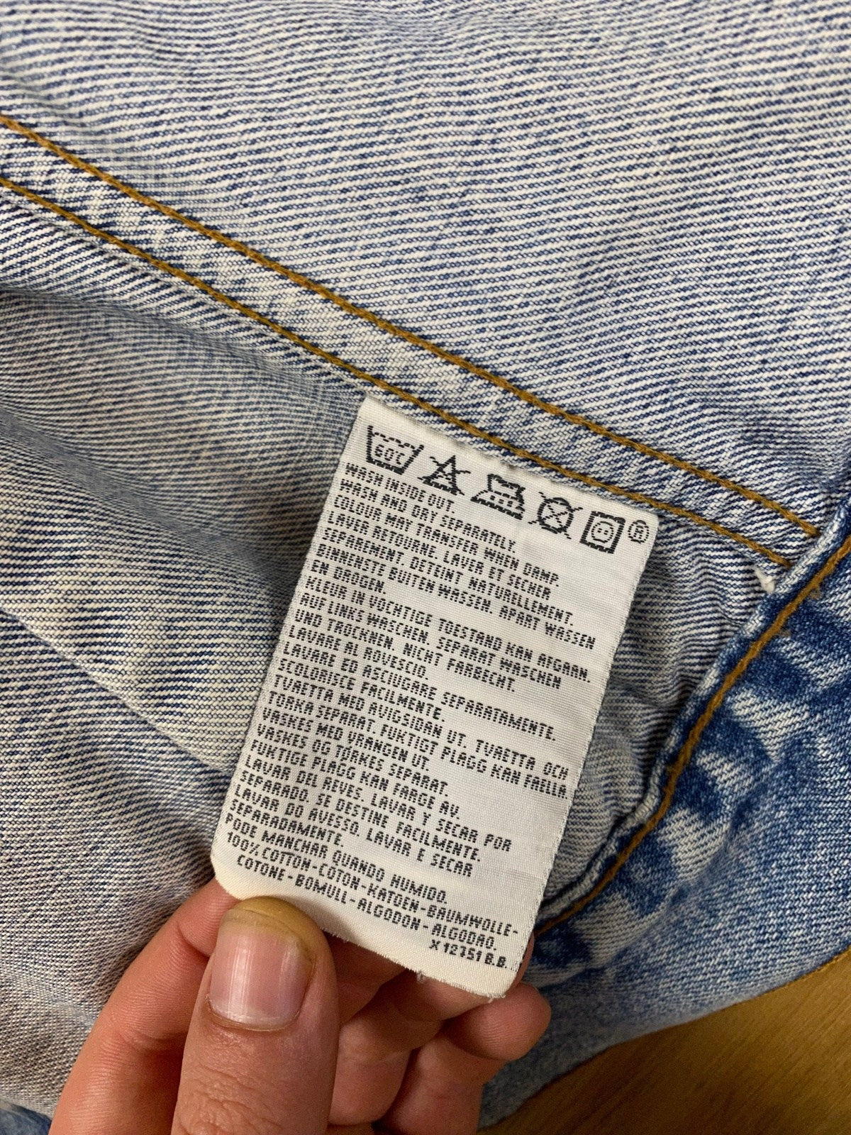 Vintage Levi‘s Jeansjacke Hellblau Verwaschen M - Basic Coole Herren Jacke Vintage Klamotten, Secondhand Klamotten, Retro Mode, Nachhaltige Mode, Einzigartige Stücke, Zeitlose Mode, Umweltfreundliche Kleidung, Stilvolle Secondhand Mode, Hochwertige Vintage Kleidung