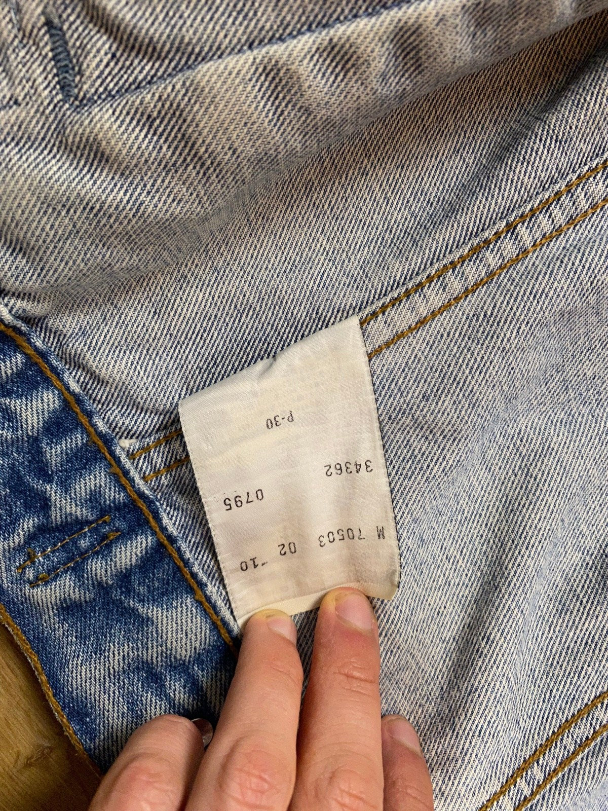 Vintage Levi‘s Jeansjacke Hellblau Verwaschen M - Basic Coole Herren Jacke Vintage Klamotten, Secondhand Klamotten, Retro Mode, Nachhaltige Mode, Einzigartige Stücke, Zeitlose Mode, Umweltfreundliche Kleidung, Stilvolle Secondhand Mode, Hochwertige Vintage Kleidung