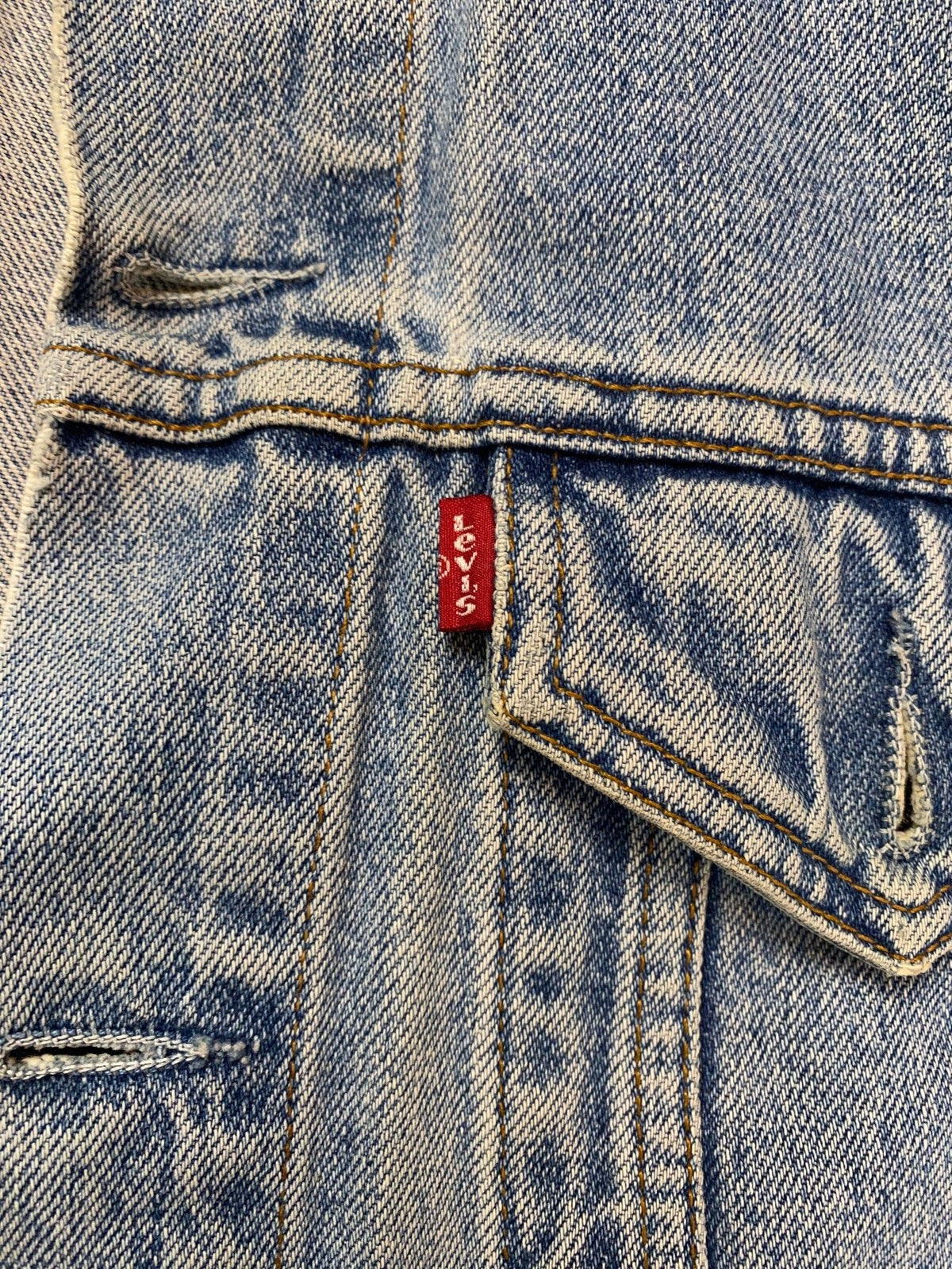 Vintage Levi‘s Jeansjacke Hellblau Verwaschen M - Basic Coole Herren Jacke Vintage Klamotten, Secondhand Klamotten, Retro Mode, Nachhaltige Mode, Einzigartige Stücke, Zeitlose Mode, Umweltfreundliche Kleidung, Stilvolle Secondhand Mode, Hochwertige Vintage Kleidung