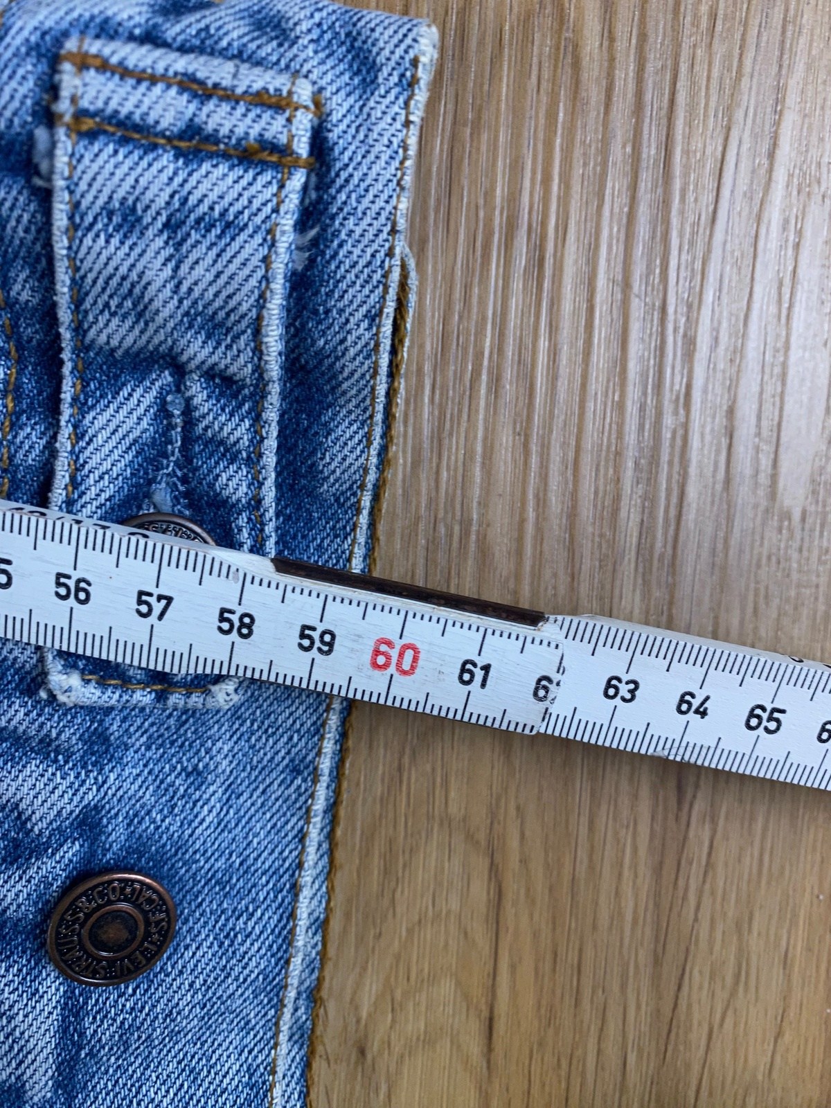 Vintage Levi‘s Jeansjacke Hellblau Verwaschen M - Basic Coole Herren Jacke Vintage Klamotten, Secondhand Klamotten, Retro Mode, Nachhaltige Mode, Einzigartige Stücke, Zeitlose Mode, Umweltfreundliche Kleidung, Stilvolle Secondhand Mode, Hochwertige Vintage Kleidung