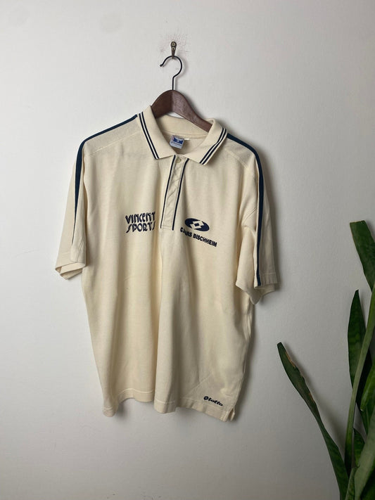 Vintage Lotto T-Shirt Vincent Sports Creme XL - Stylisches und Bequemes T-Shirt Vintage Klamotten, Secondhand Klamotten, Retro Mode, Nachhaltige Mode, Einzigartige Stücke, Zeitlose Mode, Umweltfreundliche Kleidung, Stilvolle Secondhand Mode, Hochwertige Vintage Kleidung