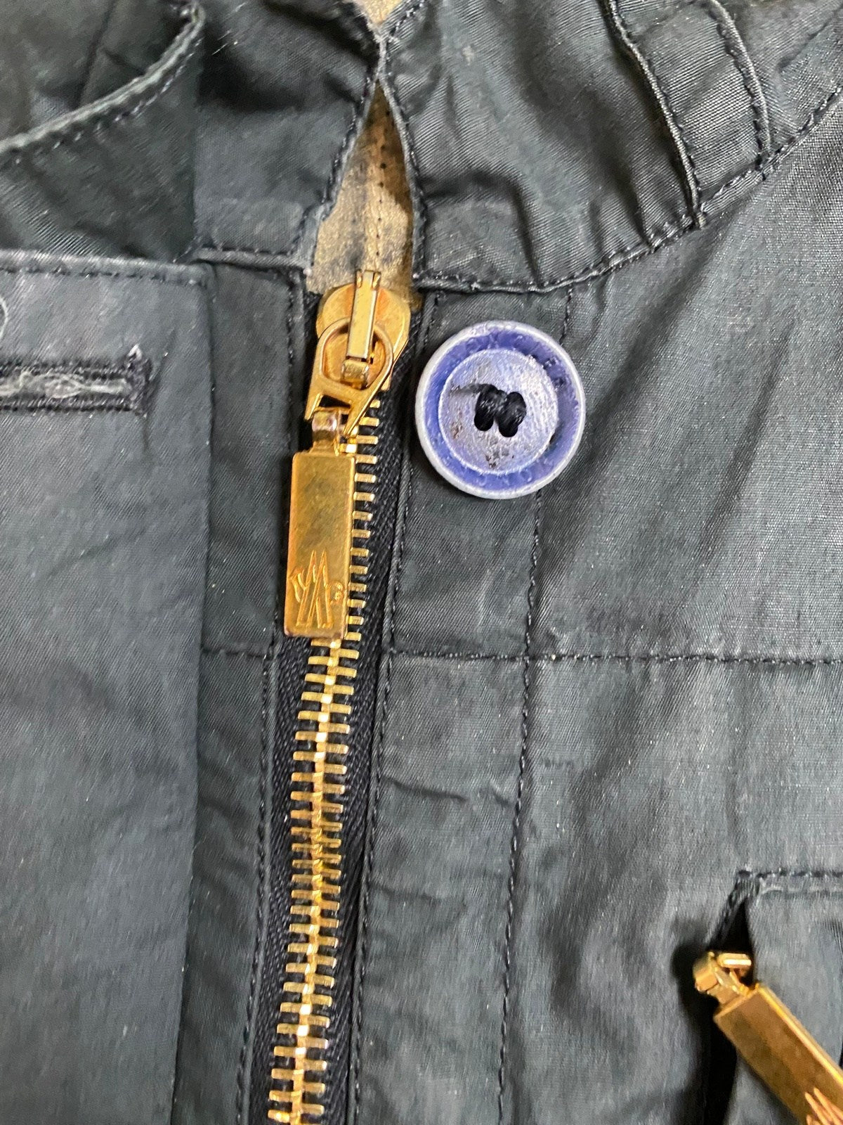 Vintage Moncler Dünne Sommerliche Jacke Schwarz S - Leichte Schlichte Damen Jacke Vintage Klamotten, Secondhand Klamotten, Retro Mode, Nachhaltige Mode, Einzigartige Stücke, Zeitlose Mode, Umweltfreundliche Kleidung, Stilvolle Secondhand Mode, Hochwertige Vintage Kleidung