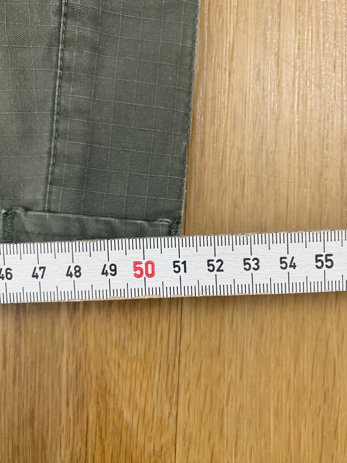 Vintage Nike ACG Cargo Shorts Khaki M - Kurze Sommerliche Hose für Damen Vintage Klamotten, Secondhand Klamotten, Retro Mode, Nachhaltige Mode, Einzigartige Stücke, Zeitlose Mode, Umweltfreundliche Kleidung, Stilvolle Secondhand Mode, Hochwertige Vintage Kleidung