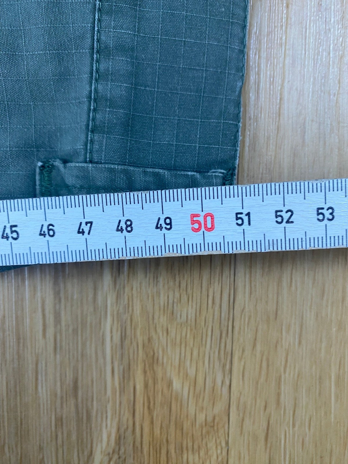 Vintage Nike ACG Cargo Shorts Khaki M - Kurze Sommerliche Hose für Damen Vintage Klamotten, Secondhand Klamotten, Retro Mode, Nachhaltige Mode, Einzigartige Stücke, Zeitlose Mode, Umweltfreundliche Kleidung, Stilvolle Secondhand Mode, Hochwertige Vintage Kleidung