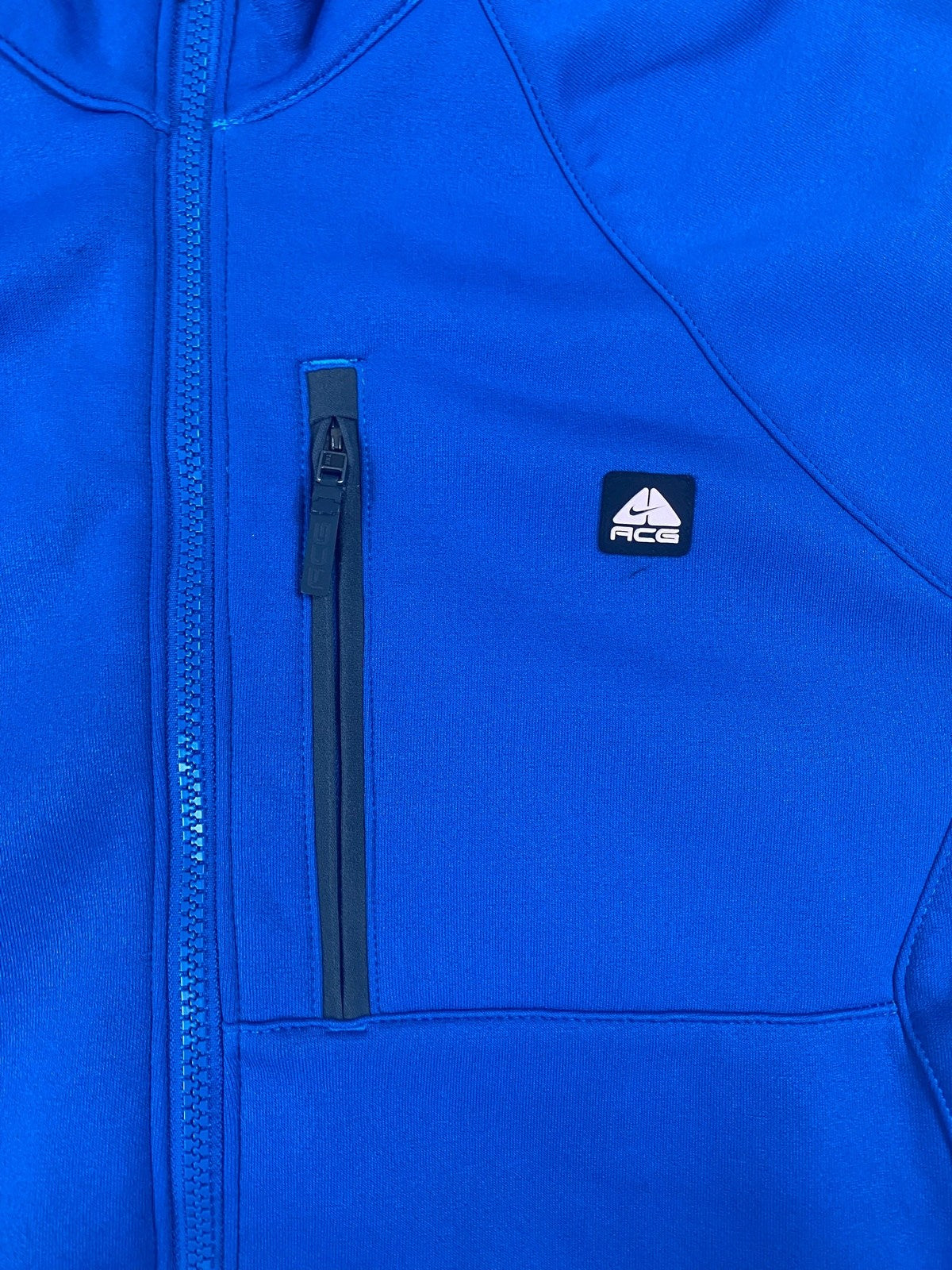 Vintage Nike ACG Jacke Therma-Fit Blau L - Funktionale und Bequeme Jacke Vintage Klamotten, Secondhand Klamotten, Retro Mode, Nachhaltige Mode, Einzigartige Stücke, Zeitlose Mode, Umweltfreundliche Kleidung, Stilvolle Secondhand Mode, Hochwertige Vintage Kleidung