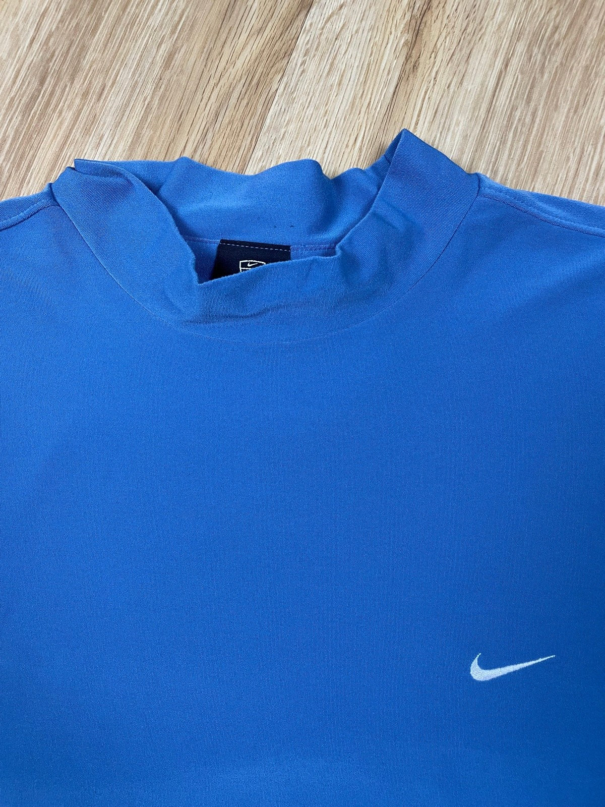 Vintage Nike Fit Dry T-Shirt Blau L - Funktionales und Bequemes T-Shirt Vintage Klamotten, Secondhand Klamotten, Retro Mode, Nachhaltige Mode, Einzigartige Stücke, Zeitlose Mode, Umweltfreundliche Kleidung, Stilvolle Secondhand Mode, Hochwertige Vintage Kleidung