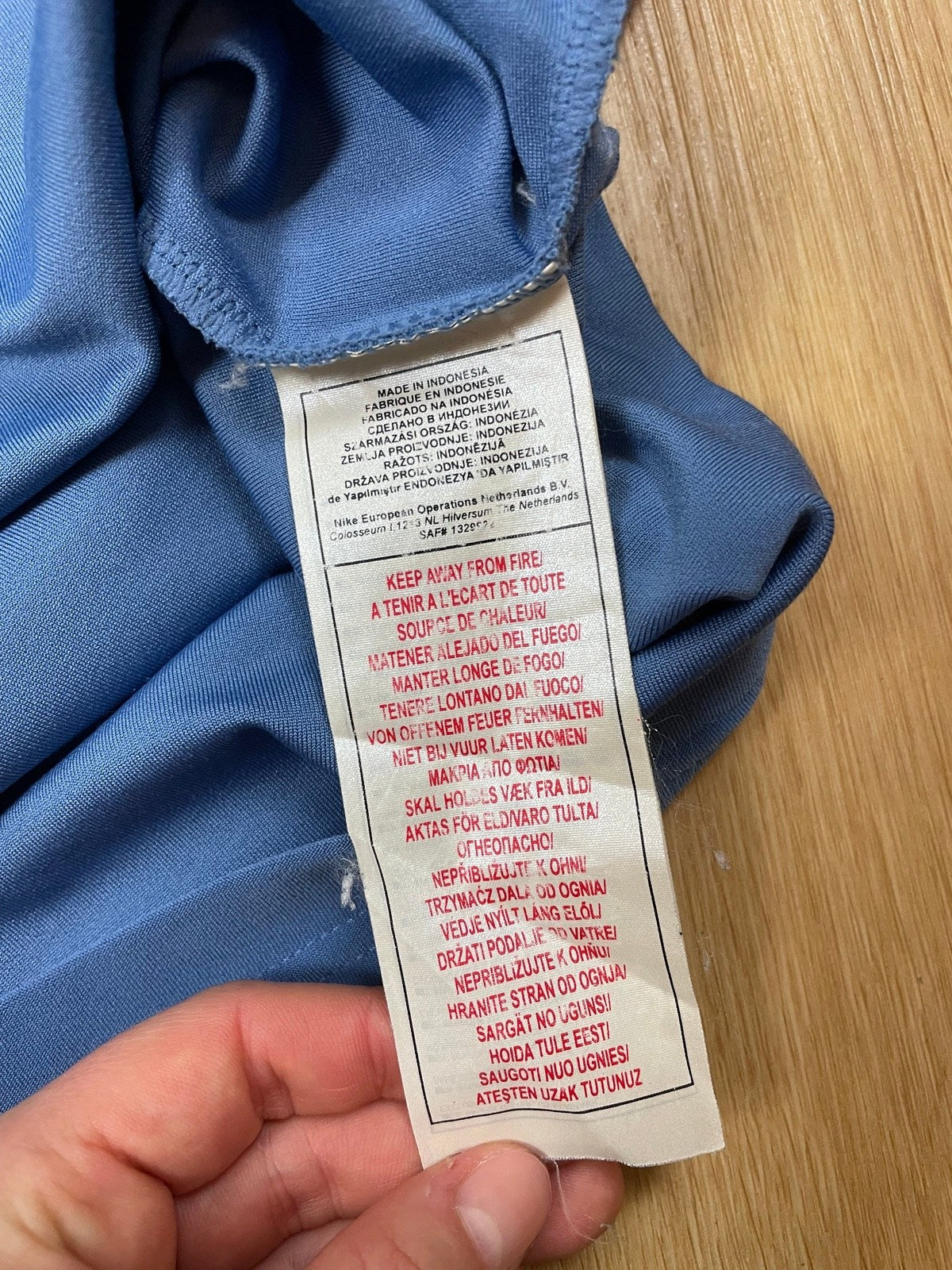 Vintage Nike Fit Dry T-Shirt Blau L - Funktionales und Bequemes T-Shirt Vintage Klamotten, Secondhand Klamotten, Retro Mode, Nachhaltige Mode, Einzigartige Stücke, Zeitlose Mode, Umweltfreundliche Kleidung, Stilvolle Secondhand Mode, Hochwertige Vintage Kleidung