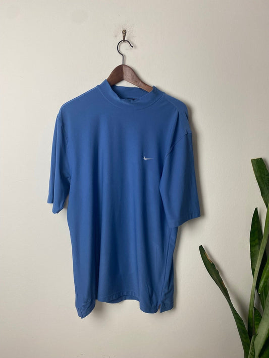Vintage Nike Fit Dry T-Shirt Blau L - Funktionales und Bequemes T-Shirt Vintage Klamotten, Secondhand Klamotten, Retro Mode, Nachhaltige Mode, Einzigartige Stücke, Zeitlose Mode, Umweltfreundliche Kleidung, Stilvolle Secondhand Mode, Hochwertige Vintage Kleidung