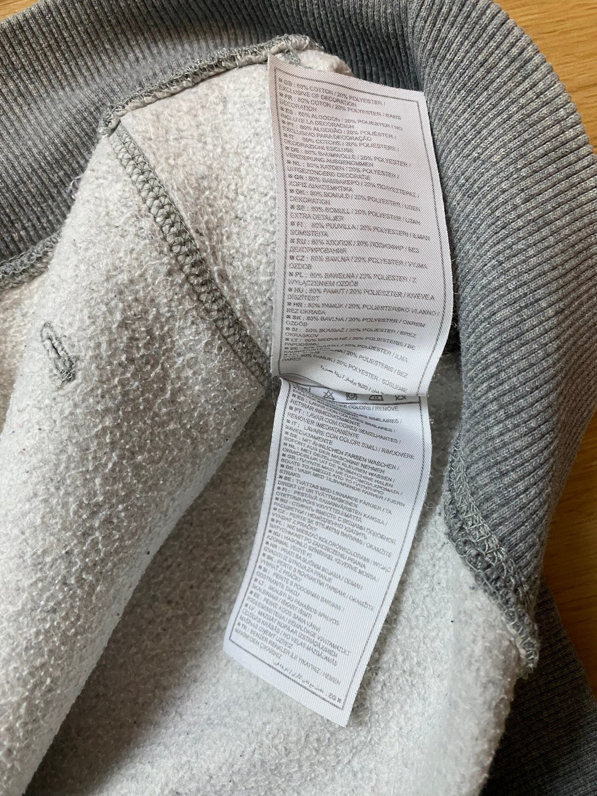 Vintage Nike Hoodie Grau S - Stylischer und Bequemer Hoodie Vintage Klamotten, Secondhand Klamotten, Retro Mode, Nachhaltige Mode, Einzigartige Stücke, Zeitlose Mode, Umweltfreundliche Kleidung, Stilvolle Secondhand Mode, Hochwertige Vintage Kleidung