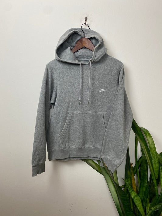 Vintage Nike Hoodie Grau S - Stylischer und Bequemer Hoodie Vintage Klamotten, Secondhand Klamotten, Retro Mode, Nachhaltige Mode, Einzigartige Stücke, Zeitlose Mode, Umweltfreundliche Kleidung, Stilvolle Secondhand Mode, Hochwertige Vintage Kleidung