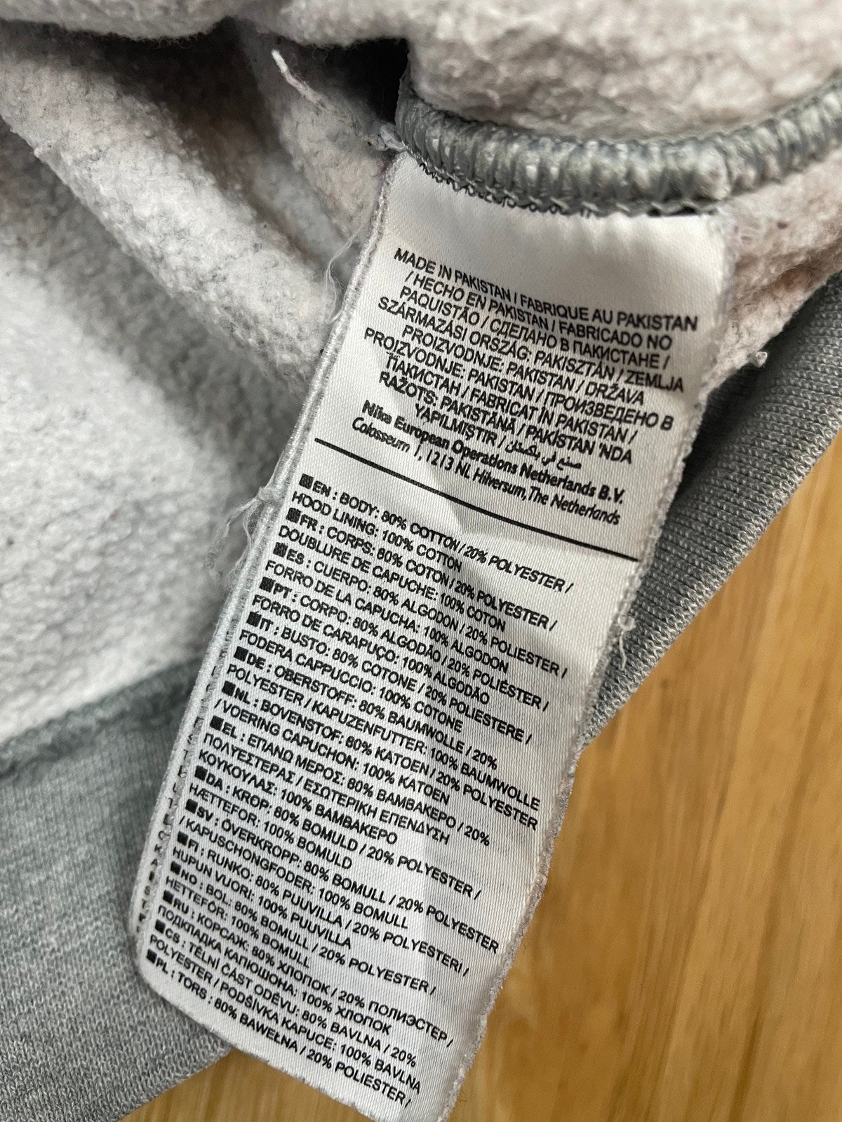 Vintage Nike Hoodie mit Half-Zip Grau S - Schlichter Sportlicher Herren Pullover Vintage Klamotten, Secondhand Klamotten, Retro Mode, Nachhaltige Mode, Einzigartige Stücke, Zeitlose Mode, Umweltfreundliche Kleidung, Stilvolle Secondhand Mode, Hochwertige Vintage Kleidung