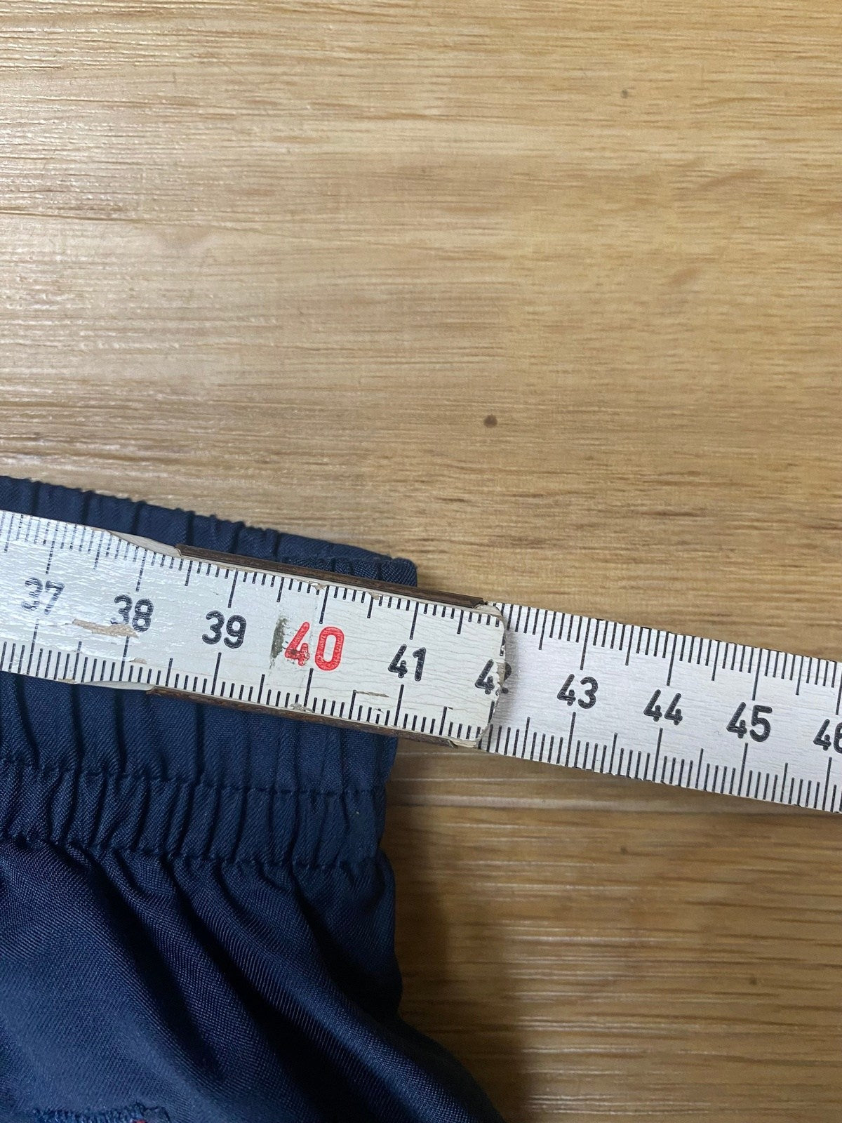 Vintage Nike Jogginghose Dunkelblau L - Bequeme und Funktionale Jogginghose Vintage Klamotten, Secondhand Klamotten, Retro Mode, Nachhaltige Mode, Einzigartige Stücke, Zeitlose Mode, Umweltfreundliche Kleidung, Stilvolle Secondhand Mode, Hochwertige Vintage Kleidung