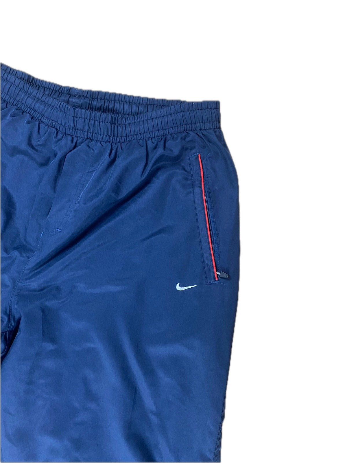 Vintage Nike Jogginghose Dunkelblau L - Bequeme und Funktionale Jogginghose Vintage Klamotten, Secondhand Klamotten, Retro Mode, Nachhaltige Mode, Einzigartige Stücke, Zeitlose Mode, Umweltfreundliche Kleidung, Stilvolle Secondhand Mode, Hochwertige Vintage Kleidung