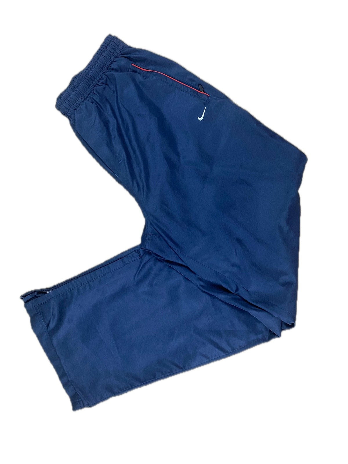 Vintage Nike Jogginghose Dunkelblau L - Bequeme und Funktionale Jogginghose Vintage Klamotten, Secondhand Klamotten, Retro Mode, Nachhaltige Mode, Einzigartige Stücke, Zeitlose Mode, Umweltfreundliche Kleidung, Stilvolle Secondhand Mode, Hochwertige Vintage Kleidung