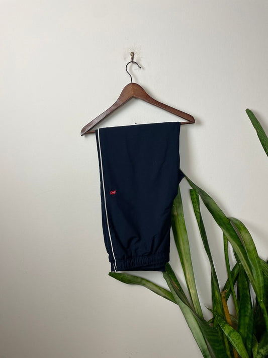 Vintage Nike Jogginghose Schwarz XL - Lockere Sportliche Herren Hose Vintage Klamotten, Secondhand Klamotten, Retro Mode, Nachhaltige Mode, Einzigartige Stücke, Zeitlose Mode, Umweltfreundliche Kleidung, Stilvolle Secondhand Mode, Hochwertige Vintage Kleidung
