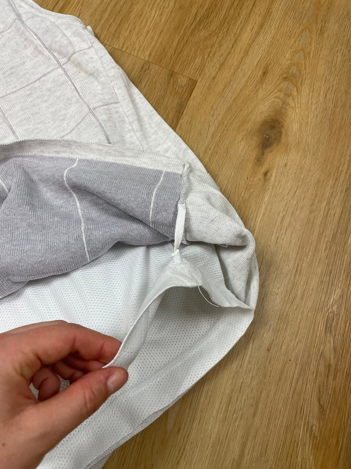 Vintage Nike Pullunder/Weste Weiß M - Klassisches und Vielseitiges Oberteil Vintage Klamotten, Secondhand Klamotten, Retro Mode, Nachhaltige Mode, Einzigartige Stücke, Zeitlose Mode, Umweltfreundliche Kleidung, Stilvolle Secondhand Mode, Hochwertige Vintage Kleidung