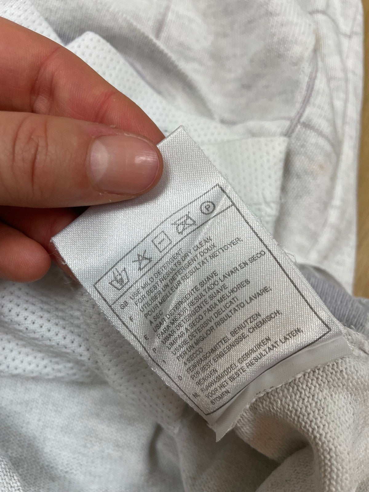 Vintage Nike Pullunder/Weste Weiß M - Klassisches und Vielseitiges Oberteil Vintage Klamotten, Secondhand Klamotten, Retro Mode, Nachhaltige Mode, Einzigartige Stücke, Zeitlose Mode, Umweltfreundliche Kleidung, Stilvolle Secondhand Mode, Hochwertige Vintage Kleidung