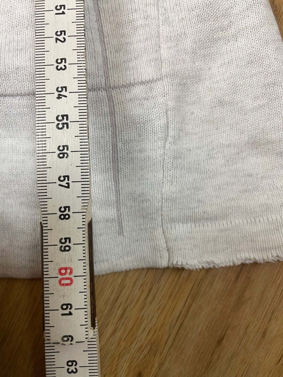 Vintage Nike Pullunder/Weste Weiß M - Klassisches und Vielseitiges Oberteil Vintage Klamotten, Secondhand Klamotten, Retro Mode, Nachhaltige Mode, Einzigartige Stücke, Zeitlose Mode, Umweltfreundliche Kleidung, Stilvolle Secondhand Mode, Hochwertige Vintage Kleidung