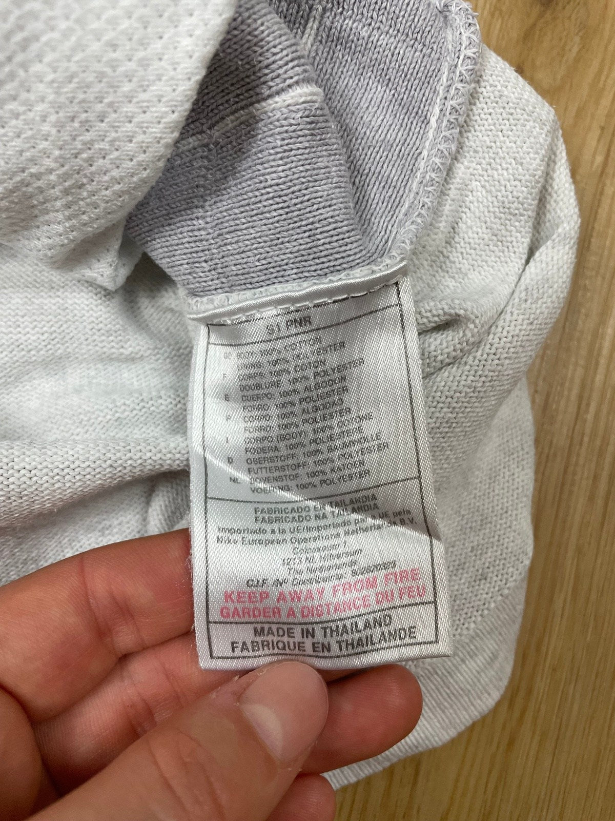 Vintage Nike Pullunder/Weste Weiß M - Klassisches und Vielseitiges Oberteil Vintage Klamotten, Secondhand Klamotten, Retro Mode, Nachhaltige Mode, Einzigartige Stücke, Zeitlose Mode, Umweltfreundliche Kleidung, Stilvolle Secondhand Mode, Hochwertige Vintage Kleidung