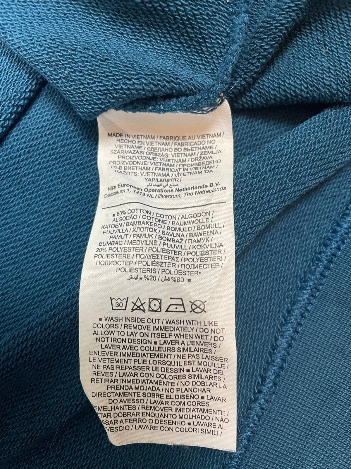 Vintage Nike Swoosh Sweater Blau XL - Lässiger und Sportlicher Herren Pullover Vintage Klamotten, Secondhand Klamotten, Retro Mode, Nachhaltige Mode, Einzigartige Stücke, Zeitlose Mode, Umweltfreundliche Kleidung, Stilvolle Secondhand Mode, Hochwertige Vintage Kleidung
