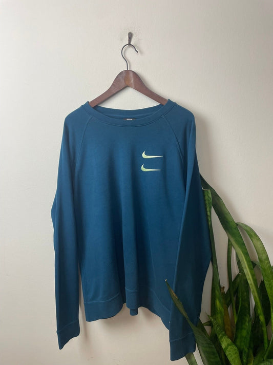 Vintage Nike Swoosh Sweater Blau XL - Lässiger und Sportlicher Herren Pullover Vintage Klamotten, Secondhand Klamotten, Retro Mode, Nachhaltige Mode, Einzigartige Stücke, Zeitlose Mode, Umweltfreundliche Kleidung, Stilvolle Secondhand Mode, Hochwertige Vintage Kleidung
