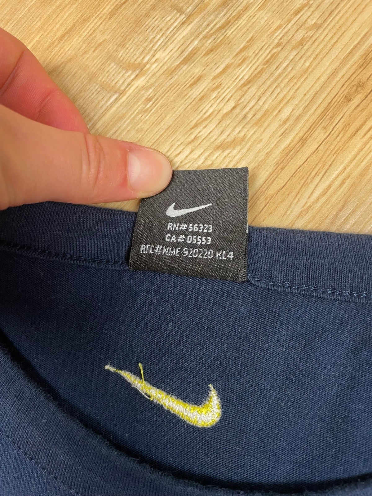 Vintage Nike Top Tanktop Muskelshirt Dunkelblau XL - Stylisches und Bequemes Tanktop Vintage Klamotten, Secondhand Klamotten, Retro Mode, Nachhaltige Mode, Einzigartige Stücke, Zeitlose Mode, Umweltfreundliche Kleidung, Stilvolle Secondhand Mode, Hochwertige Vintage Kleidung