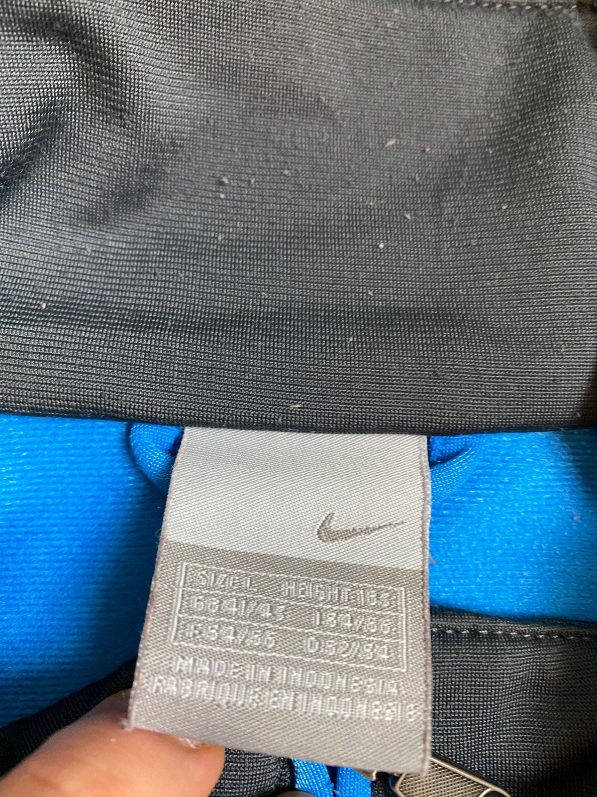 Vintage Nike Trainingsjacke Blau/Grau L - Leichte Sportliche Herren Jacke Vintage Klamotten, Secondhand Klamotten, Retro Mode, Nachhaltige Mode, Einzigartige Stücke, Zeitlose Mode, Umweltfreundliche Kleidung, Stilvolle Secondhand Mode, Hochwertige Vintage Kleidung