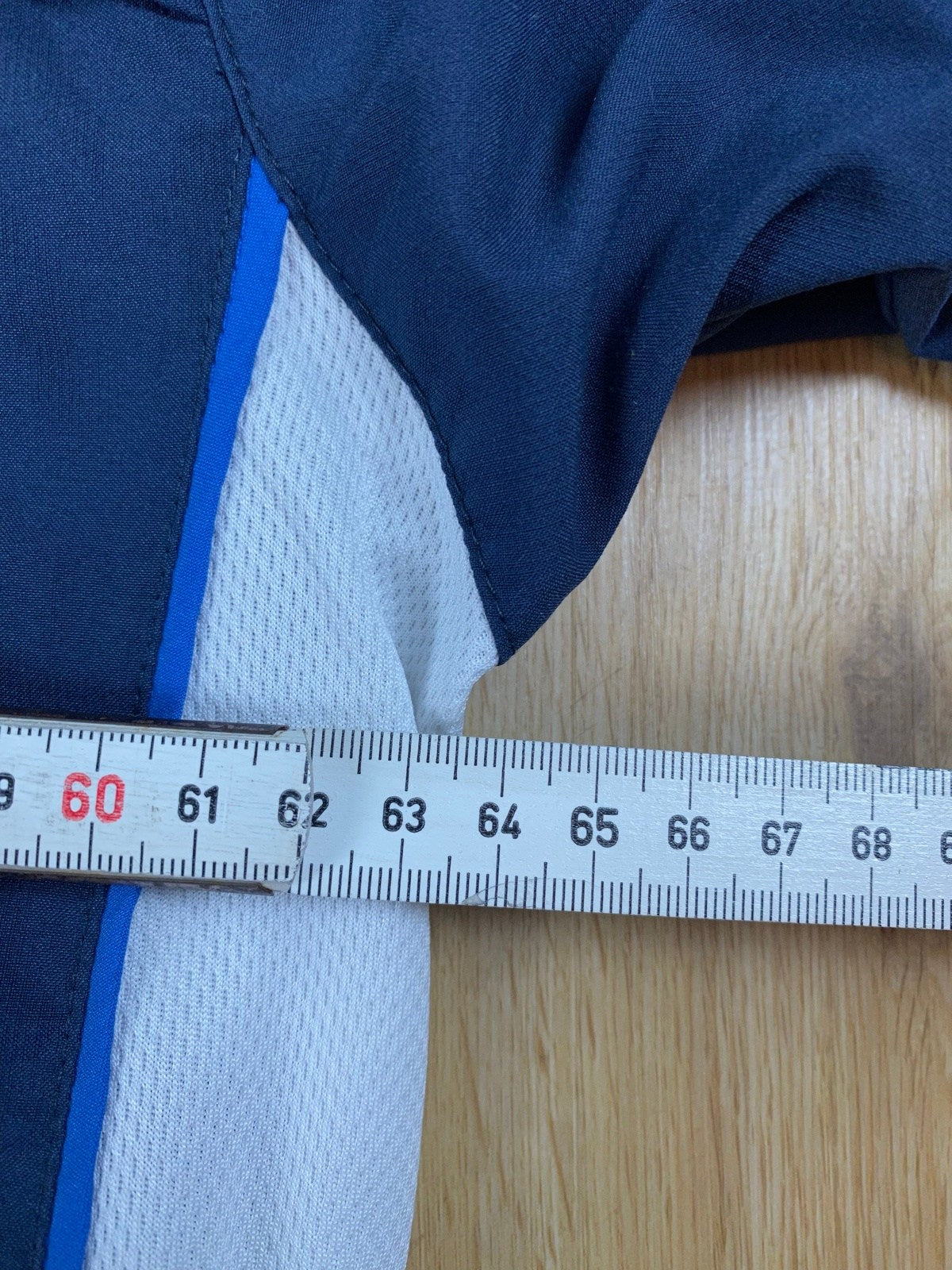 Vintage Nike Trainingsjacke Dunkelblau L - Leichte Basic Herren Jacke Vintage Klamotten, Secondhand Klamotten, Retro Mode, Nachhaltige Mode, Einzigartige Stücke, Zeitlose Mode, Umweltfreundliche Kleidung, Stilvolle Secondhand Mode, Hochwertige Vintage Kleidung