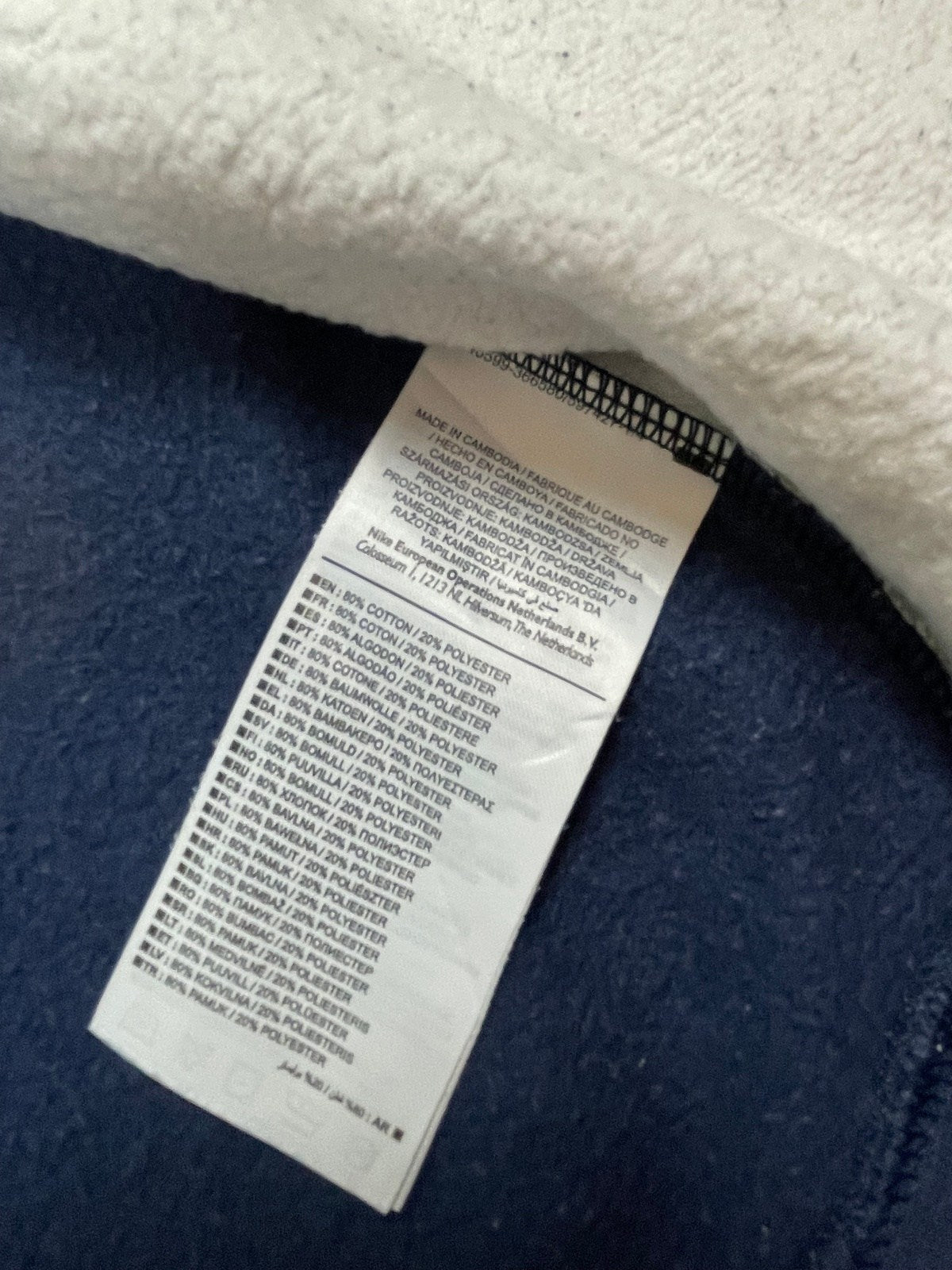 Vintage Nike Trainingsjacke Schwarz/Blau/Weiß S - Sportliche und Bequeme Jacke Vintage Klamotten, Secondhand Klamotten, Retro Mode, Nachhaltige Mode, Einzigartige Stücke, Zeitlose Mode, Umweltfreundliche Kleidung, Stilvolle Secondhand Mode, Hochwertige Vintage Kleidung
