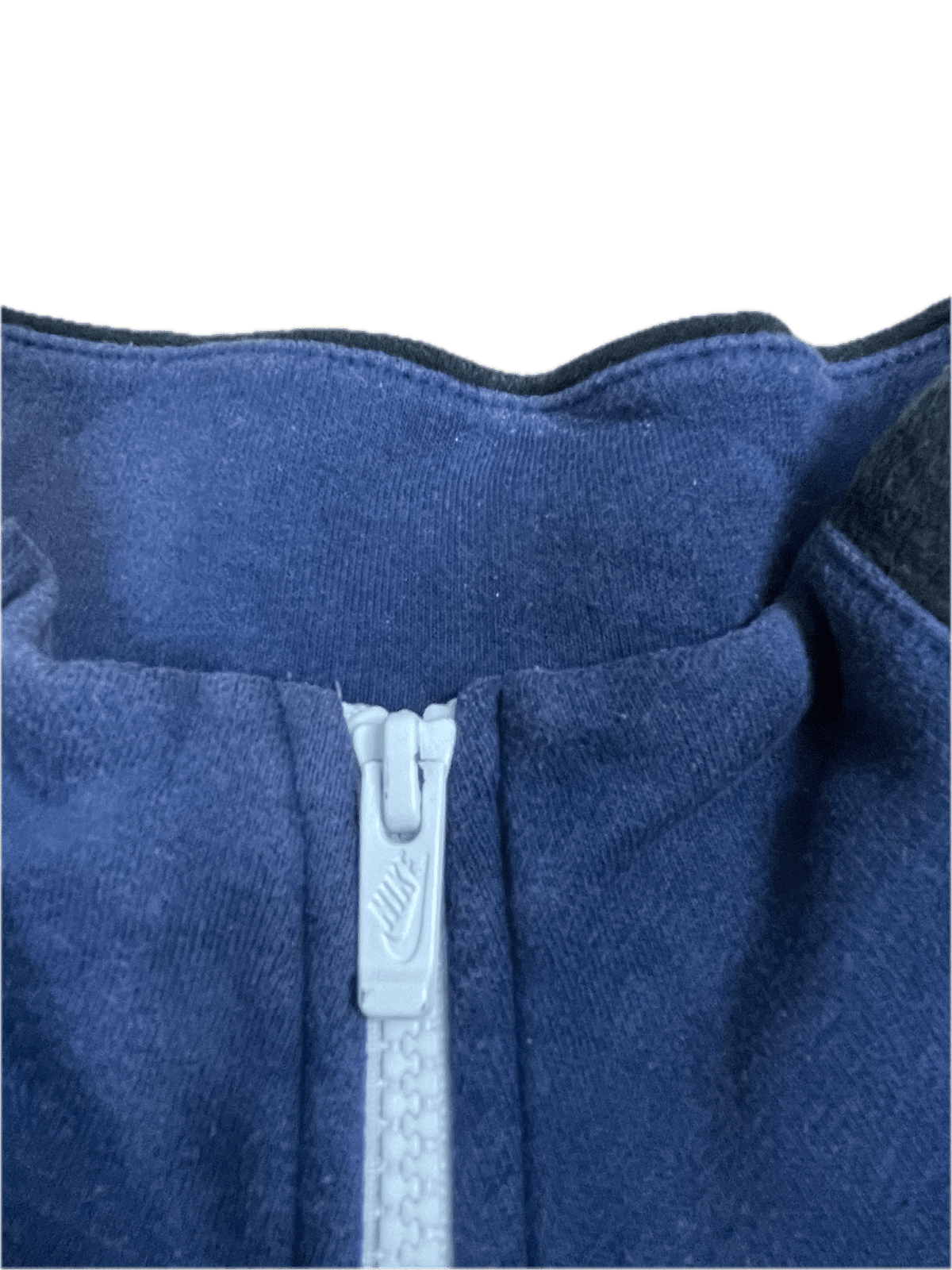Vintage Nike Trainingsjacke Schwarz/Blau/Weiß S - Sportliche und Bequeme Jacke Vintage Klamotten, Secondhand Klamotten, Retro Mode, Nachhaltige Mode, Einzigartige Stücke, Zeitlose Mode, Umweltfreundliche Kleidung, Stilvolle Secondhand Mode, Hochwertige Vintage Kleidung