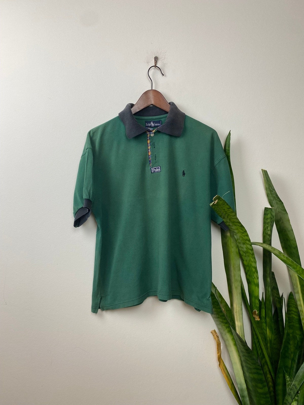 Vintage Polo Ralph Lauren Poloshirt Grün M - Klassisches und Bequemes Poloshirt Vintage Klamotten, Secondhand Klamotten, Retro Mode, Nachhaltige Mode, Einzigartige Stücke, Zeitlose Mode, Umweltfreundliche Kleidung, Stilvolle Secondhand Mode, Hochwertige Vintage Kleidung