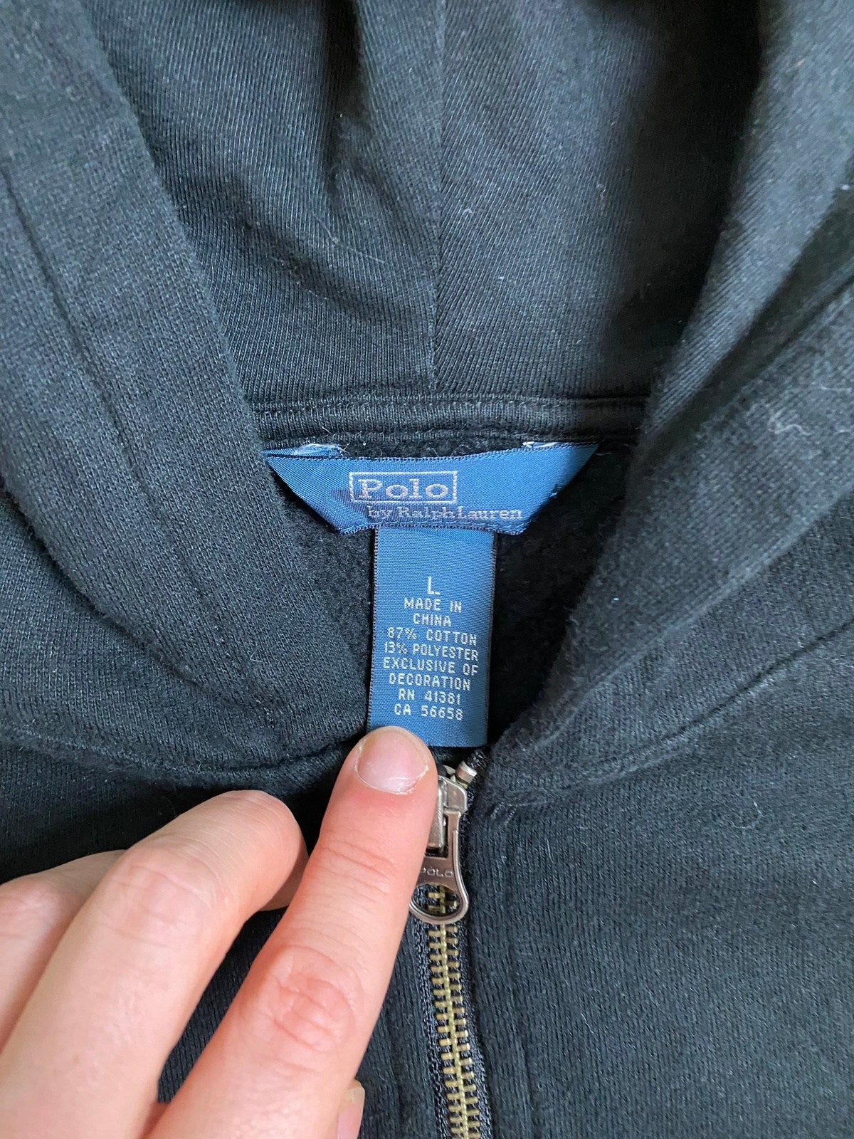 Vintage Ralph Lauren Kapuzenjacke Vintage Klamotten, Secondhand Klamotten, Retro Mode, Nachhaltige Mode, Einzigartige Stücke, Zeitlose Mode, Umweltfreundliche Kleidung, Stilvolle Secondhand Mode, Hochwertige Vintage Kleidung