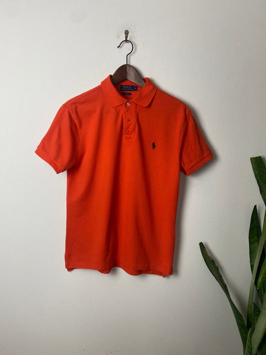 Vintage Ralph Lauren Poloshirt Orange M - Schickes Damen T-Shirt Vintage Klamotten, Secondhand Klamotten, Retro Mode, Nachhaltige Mode, Einzigartige Stücke, Zeitlose Mode, Umweltfreundliche Kleidung, Stilvolle Secondhand Mode, Hochwertige Vintage Kleidung