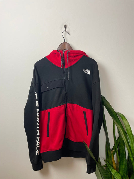Vintage The North Face Kapuzenjacke Schwarz/Rot S - Lockere und Leichte Herren Jacke Vintage Klamotten, Secondhand Klamotten, Retro Mode, Nachhaltige Mode, Einzigartige Stücke, Zeitlose Mode, Umweltfreundliche Kleidung, Stilvolle Secondhand Mode, Hochwertige Vintage Kleidung