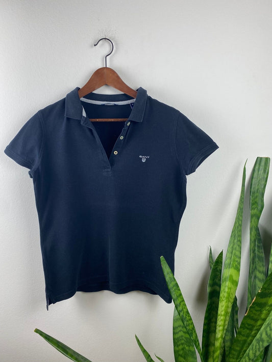 GANT Poloshirt Vintage Klamotten, Secondhand Klamotten, Retro Mode, Nachhaltige Mode, Einzigartige Stücke, Zeitlose Mode, Umweltfreundliche Kleidung, Stilvolle Secondhand Mode, Hochwertige Vintage Kleidung
