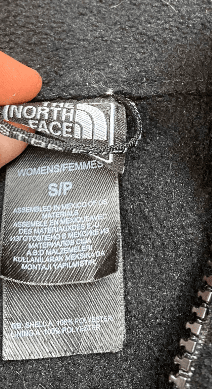 The North Face Fleecejacke Schwarz S - Basic Kuschelige Damen Jacke Vintage Klamotten, Secondhand Klamotten, Retro Mode, Nachhaltige Mode, Einzigartige Stücke, Zeitlose Mode, Umweltfreundliche Kleidung, Stilvolle Secondhand Mode, Hochwertige Vintage Kleidung