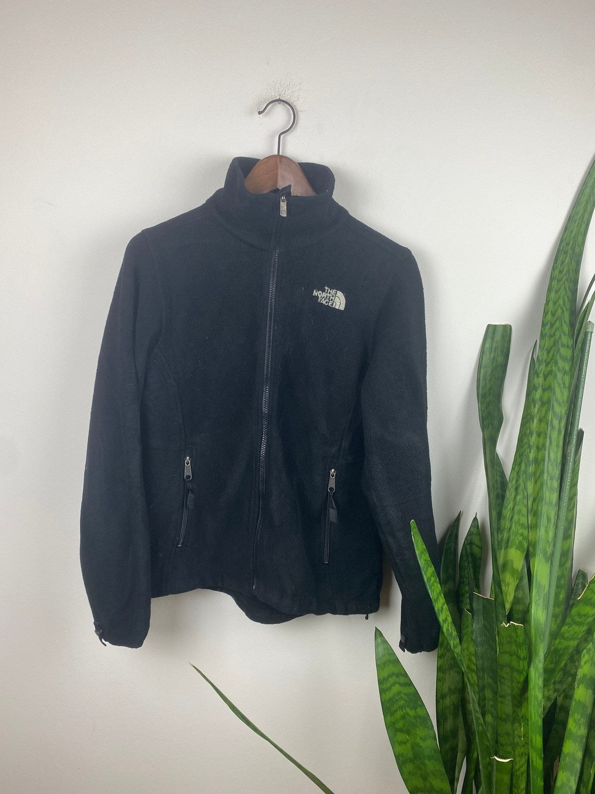 The North Face Fleecejacke Schwarz S - Basic Kuschelige Damen Jacke Vintage Klamotten, Secondhand Klamotten, Retro Mode, Nachhaltige Mode, Einzigartige Stücke, Zeitlose Mode, Umweltfreundliche Kleidung, Stilvolle Secondhand Mode, Hochwertige Vintage Kleidung