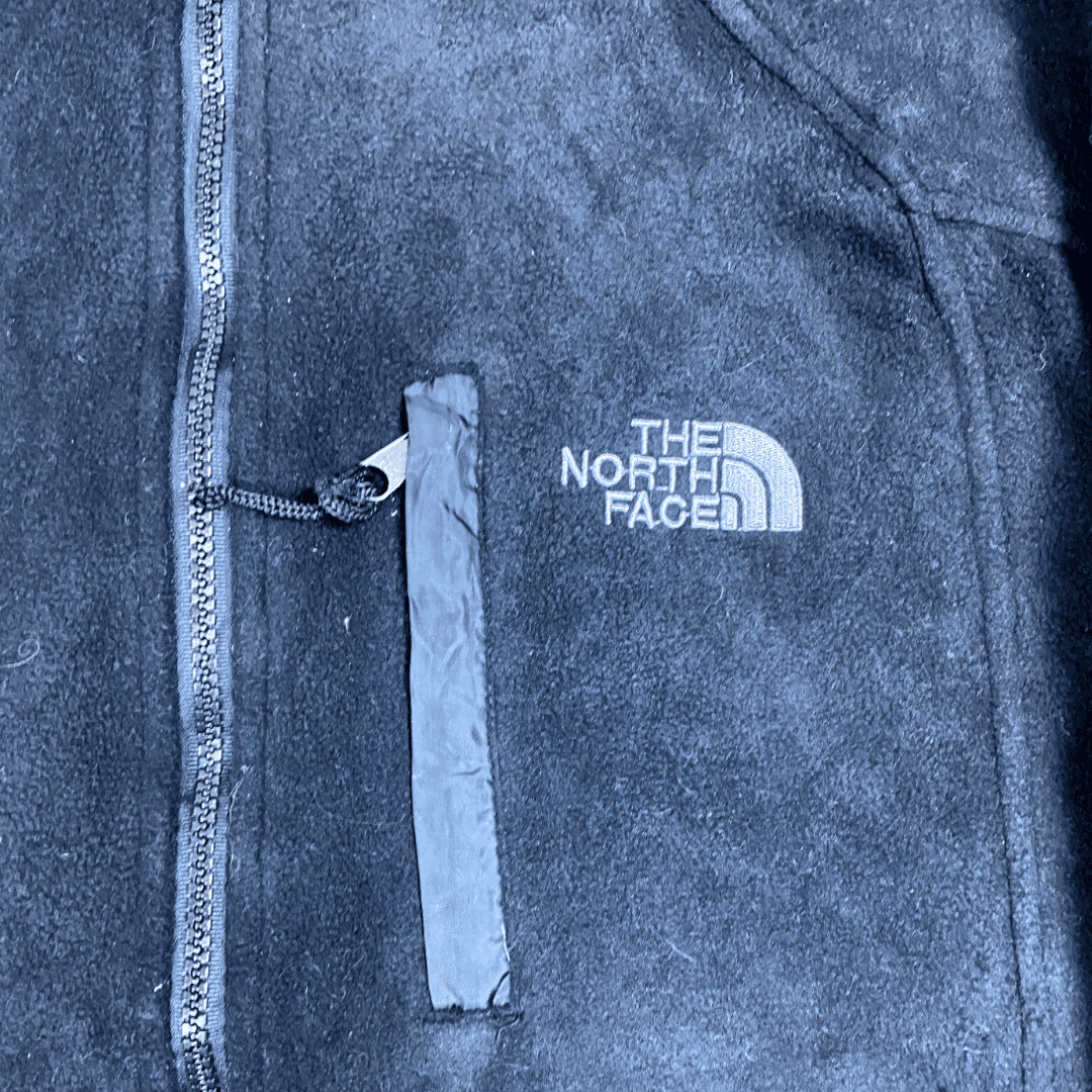 The North Face Fleecejacke Schwarz S - Wasserfest und Atmungsaktiv Vintage Klamotten, Secondhand Klamotten, Retro Mode, Nachhaltige Mode, Einzigartige Stücke, Zeitlose Mode, Umweltfreundliche Kleidung, Stilvolle Secondhand Mode, Hochwertige Vintage Kleidung