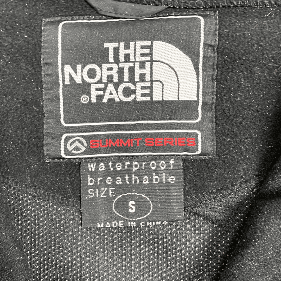 The North Face Fleecejacke Schwarz S - Wasserfest und Atmungsaktiv Vintage Klamotten, Secondhand Klamotten, Retro Mode, Nachhaltige Mode, Einzigartige Stücke, Zeitlose Mode, Umweltfreundliche Kleidung, Stilvolle Secondhand Mode, Hochwertige Vintage Kleidung