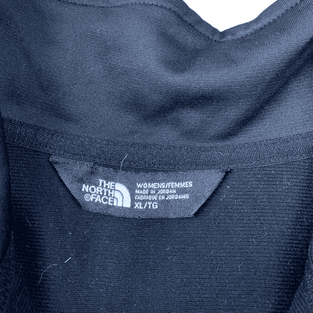 The North Face Half Zip Sweater Fresenius Medical Care Schwarz XL - Klassischer Vintage Half-Zip Vintage Klamotten, Secondhand Klamotten, Retro Mode, Nachhaltige Mode, Einzigartige Stücke, Zeitlose Mode, Umweltfreundliche Kleidung, Stilvolle Secondhand Mode, Hochwertige Vintage Kleidung