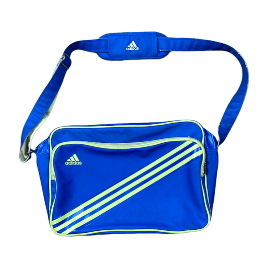 Vintage Adidas College Tasche - Große Umhängetasche Blau Vintage Klamotten, Secondhand Klamotten, Retro Mode, Nachhaltige Mode, Einzigartige Stücke, Zeitlose Mode, Umweltfreundliche Kleidung, Stilvolle Secondhand Mode, Hochwertige Vintage Kleidung