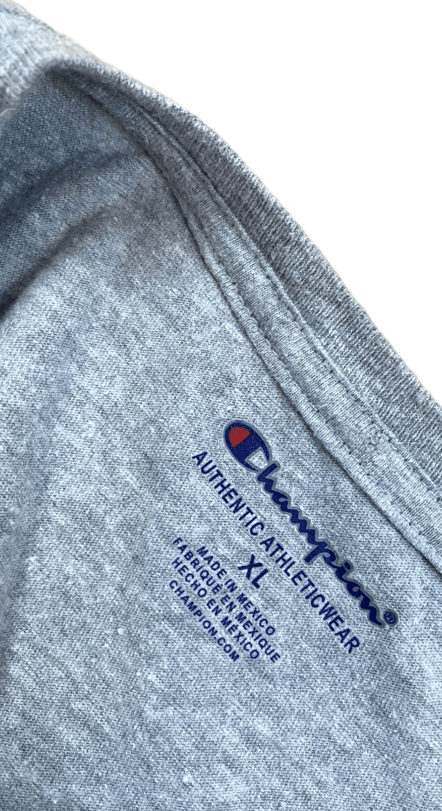 Vintage Champion T-Shirt Grau S - Basic sportliches Damen Shirt Vintage Klamotten, Secondhand Klamotten, Retro Mode, Nachhaltige Mode, Einzigartige Stücke, Zeitlose Mode, Umweltfreundliche Kleidung, Stilvolle Secondhand Mode, Hochwertige Vintage Kleidung