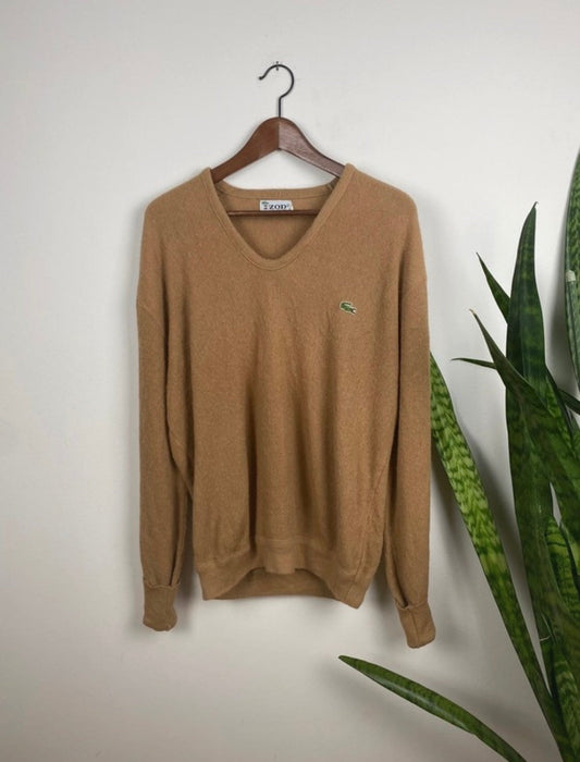 Vintage Lacoste Sweater mit V-Ausschnitt Braun XL - Lockerer Basic Herren Pullover Vintage Klamotten, Secondhand Klamotten, Retro Mode, Nachhaltige Mode, Einzigartige Stücke, Zeitlose Mode, Umweltfreundliche Kleidung, Stilvolle Secondhand Mode, Hochwertige Vintage Kleidung